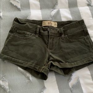 Hollister low rise short shorts. Size 25